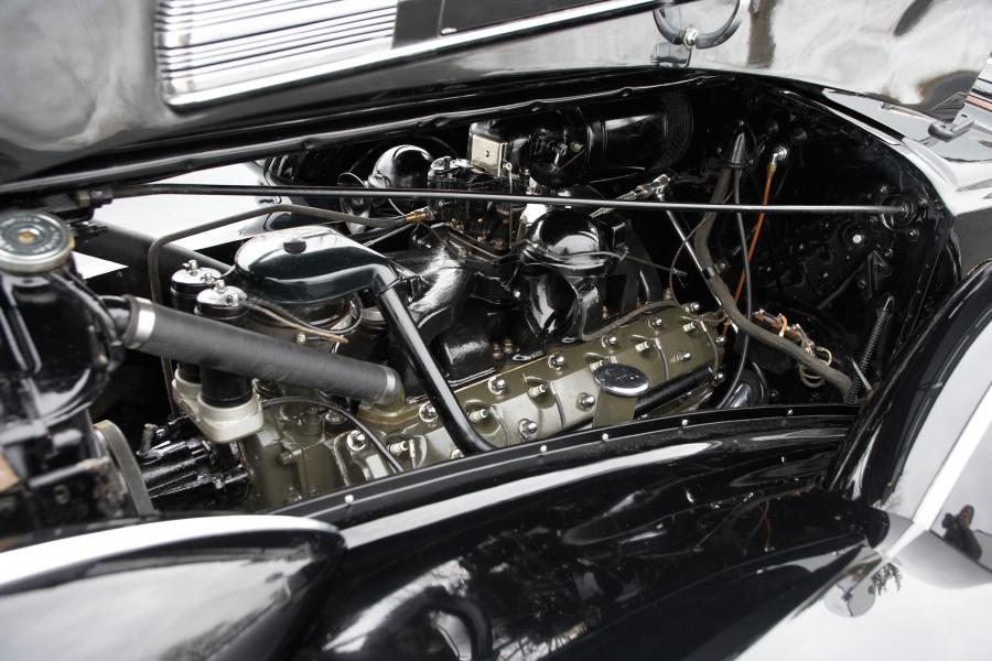  Packard Twelve Brunn Touring Cabriolet 1938 года  (фото 8 из 9)